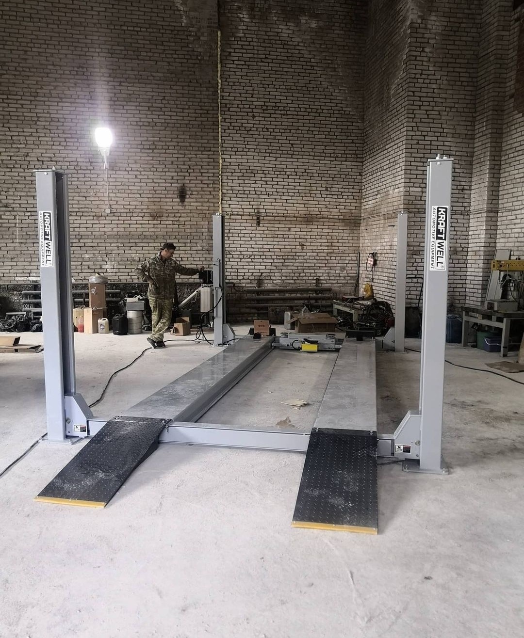 четырехстоечный подъемник