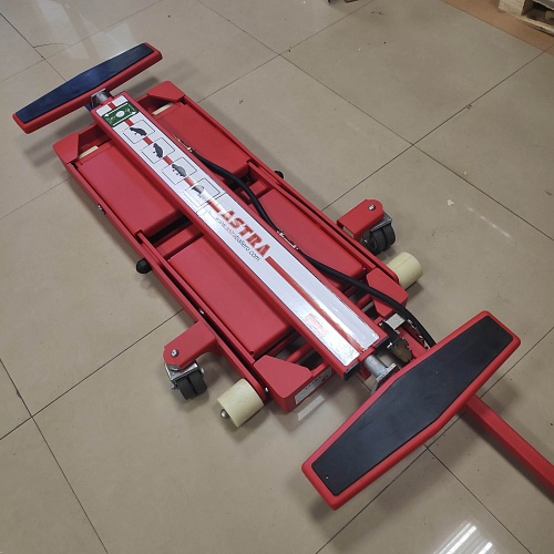 Автомобильный ножничный пневмоподъемник miniLIFT AE100.1 CLASSIC