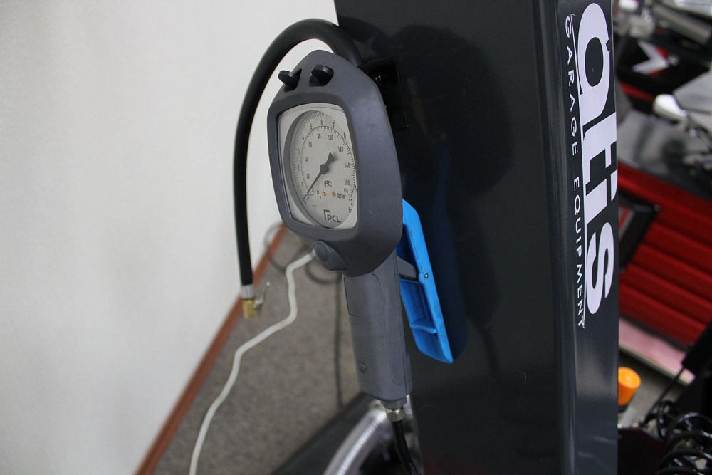 ATIS TCA26L Шиномонтажный автоматический станок